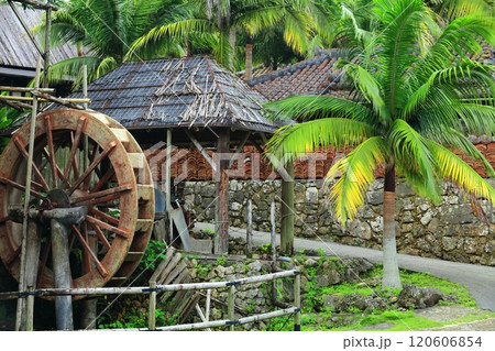 【沖縄県】琉球村の水車小屋 【沖縄県】琉球村の水車小屋 120606854
