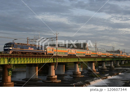 EF210-300+E233系0番台グリーン車甲種輸送 EF210-300+E233系0番台グリーン車甲種輸送 120607344