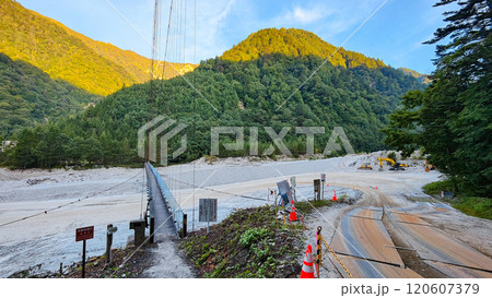 夏の烏帽子岳・南沢岳登山（不動沢吊橋） 120607379