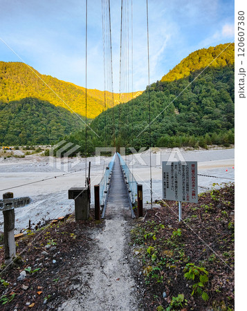 夏の烏帽子岳・南沢岳登山(不動沢吊橋) 夏の烏帽子岳・南沢岳登山(不動沢吊橋) 120607380