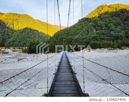 夏の烏帽子岳・南沢岳登山(不動沢吊橋) 夏の烏帽子岳・南沢岳登山(不動沢吊橋) 120607409