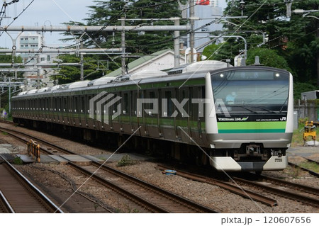 山手貨物線を走るE233系6000番台　原宿 120607656