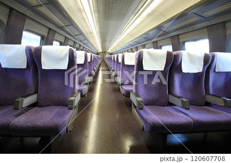 【JR西日本】500系「こだま」の車内・自由席(山陽新幹線:岡山駅) 【JR西日本】500系「こだま」の車内・自由席(山陽新幹線:岡山駅) 120607708