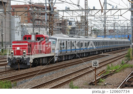 DD200＋小田急5000形5063F　鶴見駅 120607734