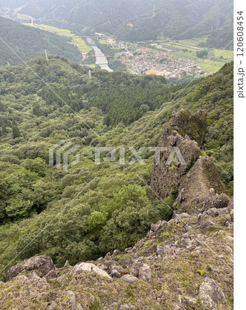 獅子ヶ鼻岩の夕暮れ（富山県　富山市　芦生） 120608454