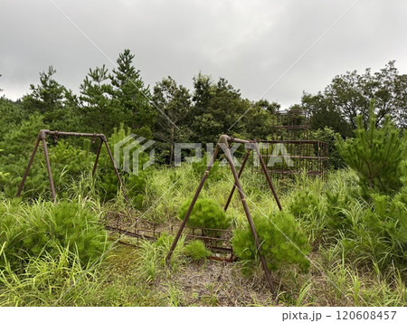 山の上の古びた公園（御前山　※富山県　富山市　芦生） 120608457