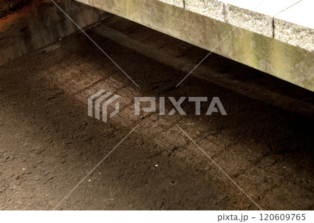 高野山奥の院、御廟橋裏に彫られている梵字 120609765