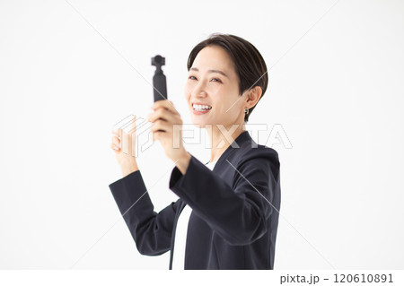 動画配信者の女性イメージ (写真素材) 動画配信者の女性イメージ (写真素材) 120610891