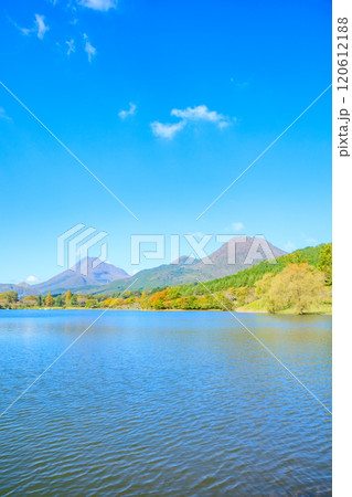 秋の志高湖と由布岳と鶴見岳 大分県別府市 秋の志高湖と由布岳と鶴見岳 大分県別府市 120612188