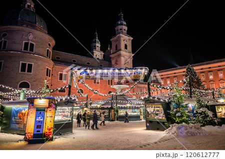 オーストリア　ザルツブルグのクリスマスマーケット 120612777