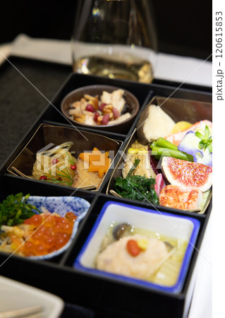 ビジネスクラスの機内食の和食 ビジネスクラスの機内食の和食 120615853