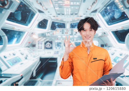 宇宙ステーションの中で働く若い男性の宇宙飛行士 宇宙ステーションの中で働く若い男性の宇宙飛行士 120615880