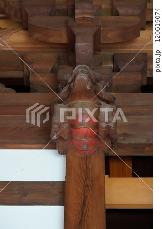 曹宗寶洞鏡山源真寺、国道19号線の山側に聳える大きなお寺です。静かな環境で、ここのお寺の彫り物は素晴 120619074