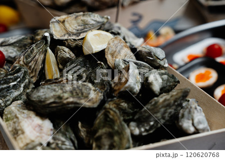 Fresh oysters with lemon served at a seafood market in the afternoon 120620768