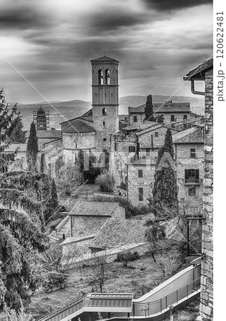Scenic view of the medieval town of Assisi, Umbria, Italy 120622481