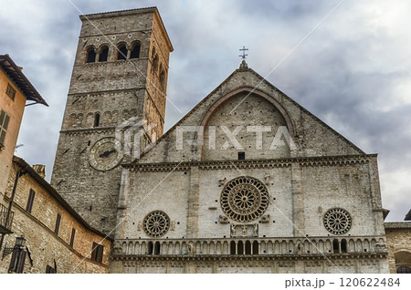 Exterior view of the medieval Cathedral of Assisi, Italy 120622484