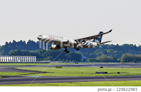 中国東方航空スカイチームA330成田アブローチ 120622965