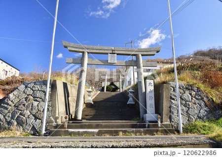 晩秋の北海道八雲町熊石で北山神社の境内の風景を撮影 晩秋の北海道八雲町熊石で北山神社の境内の風景を撮影 120622986