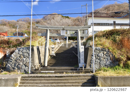 晩秋の北海道八雲町熊石で北山神社の境内の風景を撮影 晩秋の北海道八雲町熊石で北山神社の境内の風景を撮影 120622987
