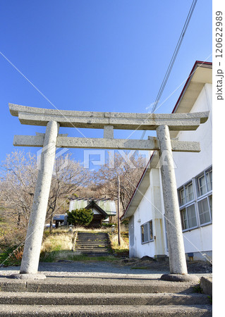 晩秋の北海道八雲町熊石で北山神社の境内の風景を撮影 晩秋の北海道八雲町熊石で北山神社の境内の風景を撮影 120622989