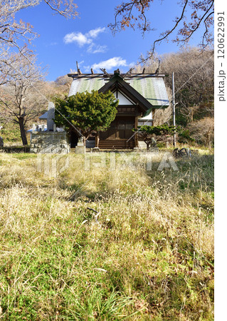 晩秋の北海道八雲町熊石で北山神社の境内の風景を撮影 晩秋の北海道八雲町熊石で北山神社の境内の風景を撮影 120622991