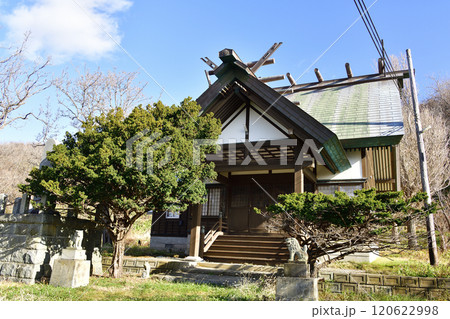 晩秋の北海道八雲町熊石で北山神社の境内の風景を撮影 晩秋の北海道八雲町熊石で北山神社の境内の風景を撮影 120622998