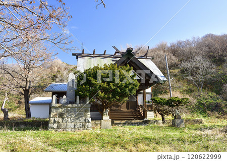 晩秋の北海道八雲町熊石で北山神社の境内の風景を撮影 120622999