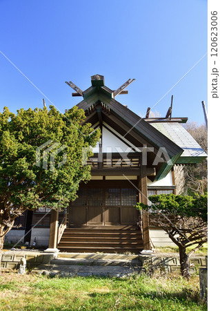 晩秋の北海道八雲町熊石で北山神社の境内の風景を撮影 晩秋の北海道八雲町熊石で北山神社の境内の風景を撮影 120623006