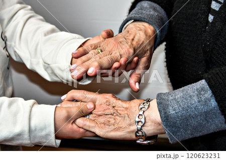 Affection and tenderness of a granddaughter to her grandmother. Traits of aging on the hands	 120623231