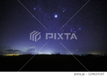 《愛媛県 せと風の丘パーク》 せと風の丘パーク展望デッキからの冬の星座 《愛媛県 せと風の丘パーク》 せと風の丘パーク展望デッキからの冬の星座 120624197