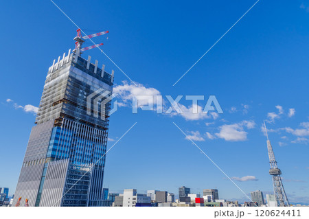 屋上広場からみた名古屋市都市景観　中区栄（完成時栄エリア一番の高層ビルと二番目のミライタワー） 120624411