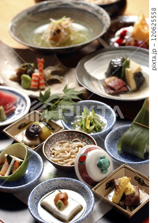 豪華な和懐石料理 豪華な和懐石料理 120625558