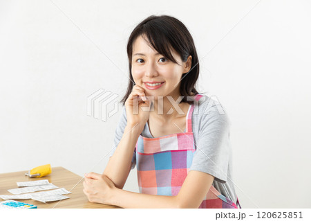 お金のやりくりを考える主婦02 お金のやりくりを考える主婦02 120625851