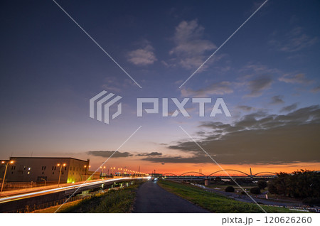 淀川夕景　鳥飼大橋上流側堤防上から撮影　大阪府守口市 120626260