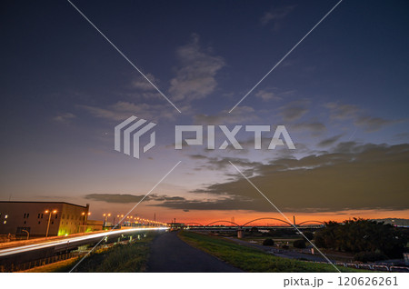 淀川夕景　鳥飼大橋上流側堤防上から撮影　大阪府守口市 120626261