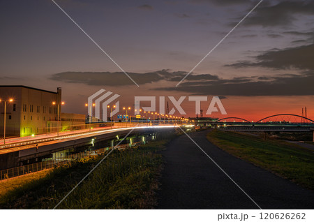 淀川夕景 鳥飼大橋上流側堤防上から撮影 大阪府守口市 淀川夕景 鳥飼大橋上流側堤防上から撮影 大阪府守口市 120626262