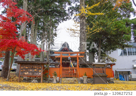 高野山　紅葉に包まれた小田原天神社 120627252