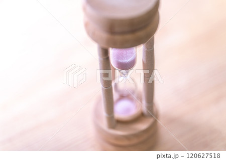 残り時間を数える砂時計 120627518