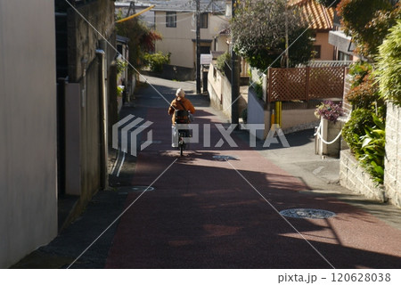 長い坂道や階段下りは特に気おつけてください。 長い坂道や階段下りは特に気おつけてください。 120628038