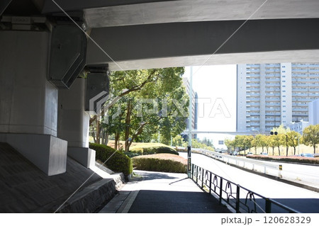 街の道路 街の道路 120628329