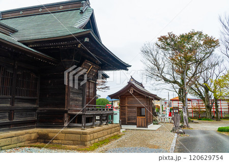 神社の秋 120629754