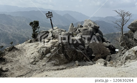 三重県 竜ヶ岳 重ね岩 三重県 竜ヶ岳 重ね岩 120630264