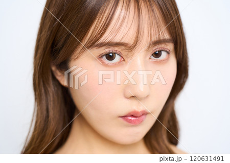 若い日本人女性のファッションポートレート 若い日本人女性のファッションポートレート 120631491
