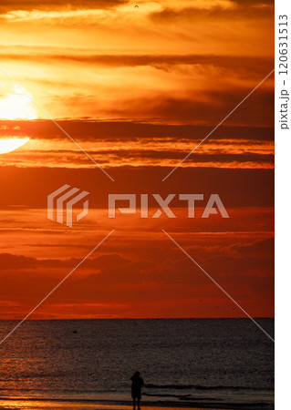 A Serene and Picturesque Sunset Over the Tranquil and Calming Waves of the Ocean at Dusk 120631513
