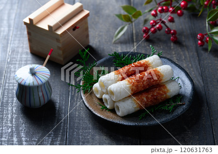 伝統の味 焼きちくわ （ 暗い背景 ） 120631763