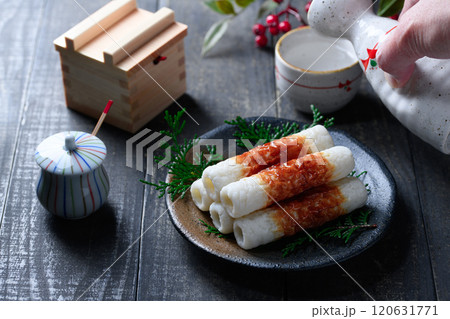 伝統の味 焼きちくわ ( 暗い背景 ) 伝統の味 焼きちくわ ( 暗い背景 ) 120631771