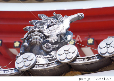 なごや七福神めぐり 大須観音 本堂の屋根瓦 なごや七福神めぐり 大須観音 本堂の屋根瓦 120631907