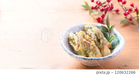 サクっと揚げた ちくわの磯辺揚げ サクっと揚げた ちくわの磯辺揚げ 120632266