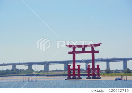 南浜名湖のシンボル赤鳥居 南浜名湖のシンボル赤鳥居 120632716