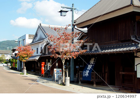 佐賀県嬉野市　塩田津の伝統的建造物群保存地区の町並み 120634997